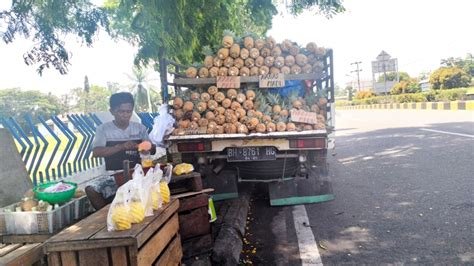 Agen Pulsa Pinggir Jalan Raup Omzet Rp10 Juta Sebulan